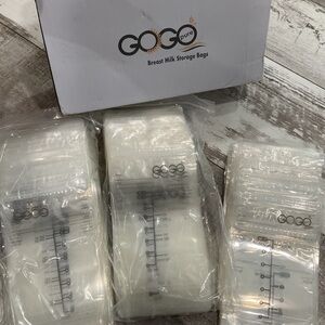 Gogo Pure breastmilk storage bags 7 oz freezer safe zip close self standing